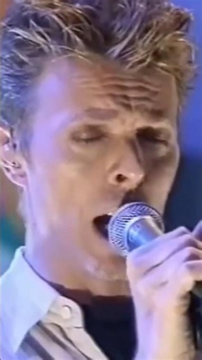 David Bowie sings his powerful song Hallo Spaceboy in 1995 pt2