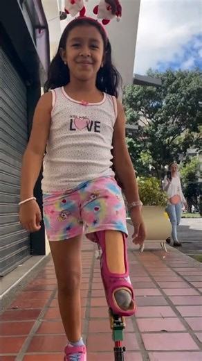 Brave & Beautiful: Above-Knee Amputee Girl Skating with Confidence ❄️✨