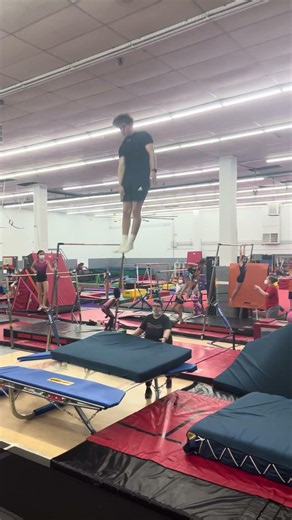 One of the full turns of all time🔥🗣️ #gymnastics #sports #olympics #trampoline #doublemini #flips