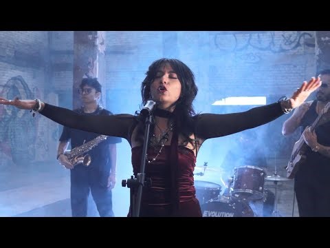 Valeria Rogil - Que Valga la Pena (Official Video)