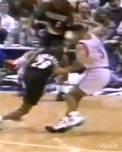 JAMES HOLLYWOOD ROBINSON TAKES FLIGHT AND DUNKS ON THE KNICKS IN 1994. #shorts #NBA