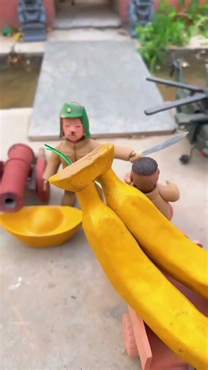 Mud Theater - Exploding Banana Stop Motion Animation
