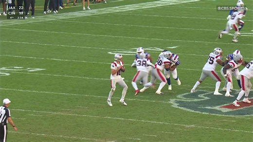Efton Chism gets UP for 19-yard catch from Maye