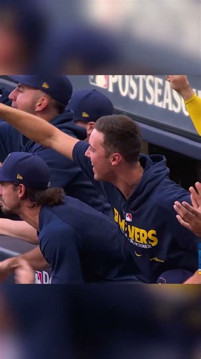 William Contreras ties things up for the Brewers in NLCS Game 2!