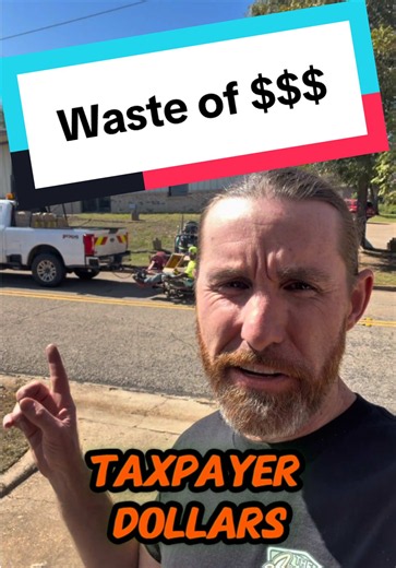 💸🔥 TEXAS IS BURNING OUR TAX DOLLARS! FOUR trucks and an entire crew just to replace road reflectors?! 🤦‍♂️🚧 Right here on North Perry Street in Palestine, Texas, TxDOT is replacing reflectors because apparently the old ones weren’t shining bright enough! Meanwhile, we’ve got roads that actually need fixing! Talk about a WASTE of taxpayer money! 💰🔥 At this point, Texas might as well just set our tax dollars on fire! #TxDOT #TaxpayerDollars #Texas @TXDOT Austin