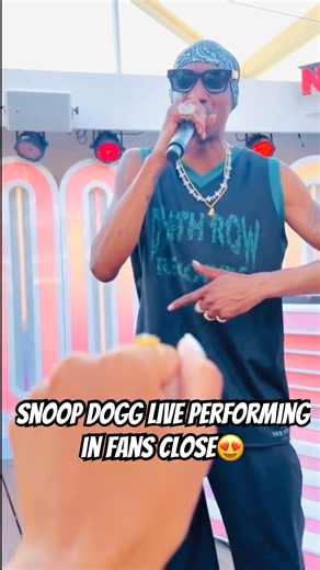 Snoop dogg live performing in fans close😍 #hiphopculture #automobile #hiphop #snooppi #snoopdogg