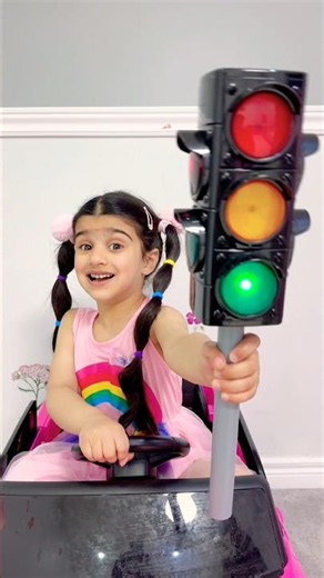 Red light Green Light | kids learn traffic light rules @SuperSimpleSongs #shorts #kidsvideo