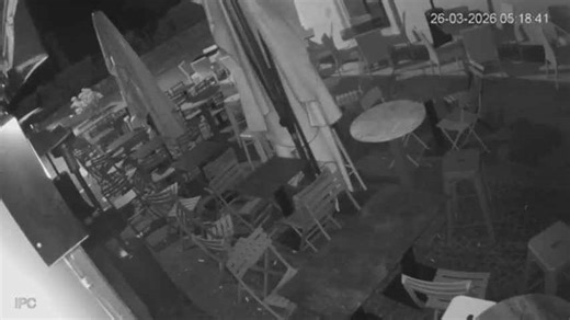 A pipe bomb explodes near a venue in Paestum: video shows a man placing the device and fleeing