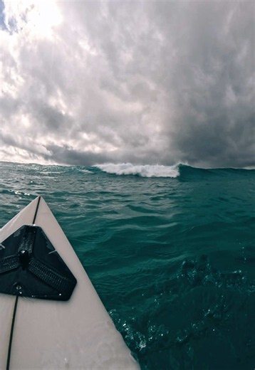Surfing in every condition 🌊🏄‍♂️ #surfer #duckdive #satisfying #oceanwave #pov