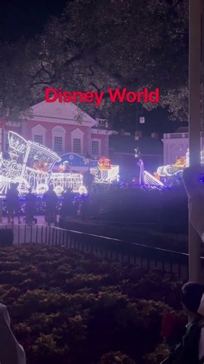 Disney World Parade #trending #disney #disneyworld #disneyparks #parade #mickeymouse #minniemouse