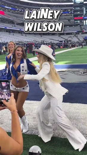 Lainey Wilson at AT&T Stadium