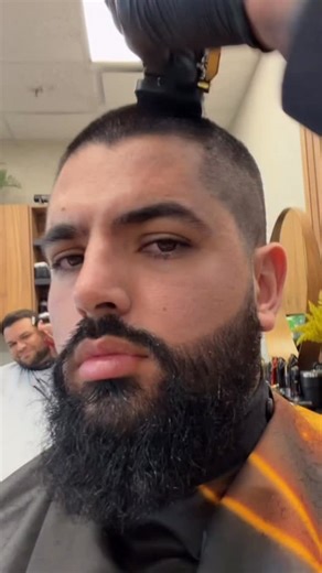 New look buzzcut with number 2 full beard #menshaircut #haircut #buzzcut #newlook #hairstyle | Busca tu estilo con Gonzalo costa