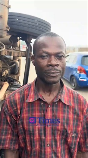 An unfortunate accident has occurred on the Alajo–Tesano Road after a large truck loaded with goods reportedly lost control, crashed into a traffic light and an electric pole, before overturning onto the road.Motorists are advised to exercise extra caution when approaching the area, as the accident may cause traffic disruptions while emergency and recovery teams work to clear the scene.[🎥: Ghanaian Times]