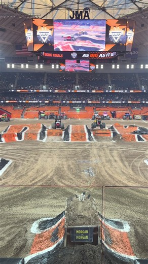 The first 12 points of the night in Syracuse go to Tristan England 🙌 He WINS @JCB North America racing! #MonsterJam #MonsterTrucks #Syracuse #JCB
