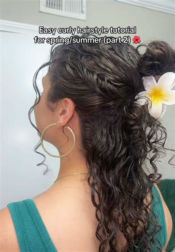 Curly hairstyle inspo by @Elizabeth 😍🌺 #curlyhair #curls #curlyhairtutorial #curlyhairroutine #curlyhairstyles