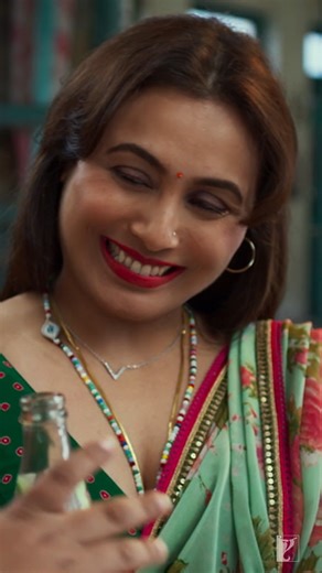 Now accepting food as bribe 🫣 #BuntyAurBabli2 | YRF - Yash Raj Films