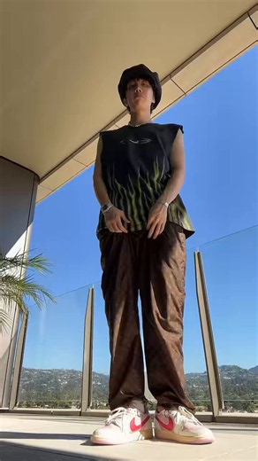 🎥 j-hope para o TikTok“Apenas Dance. @ john Marcon”🔗 https://t.co/G6En4K4VaV💜 https://t.co/DShddN6UR6