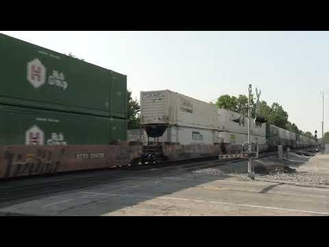 NORFOLK SOUTHERN GE D9-44CW Northbound Intermodal Container Train