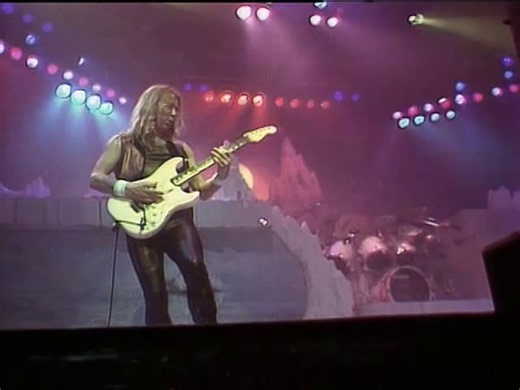 Iron Maiden - Infinite Dreams (Live) videoclip en MUZU.TV