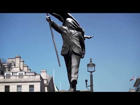 New Banksy statue captivates onlookers in London