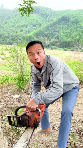 The kind poor girl saved the mother monkey and her baby.💖💥. #funny #cute