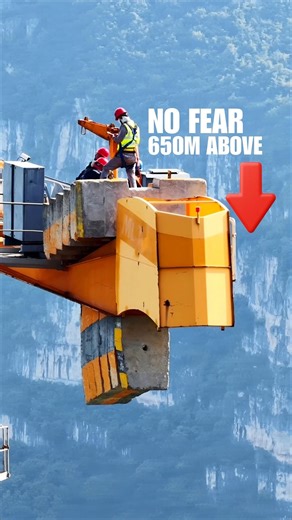 Above 650m in the Air — Workers on China’s Highest Bridge