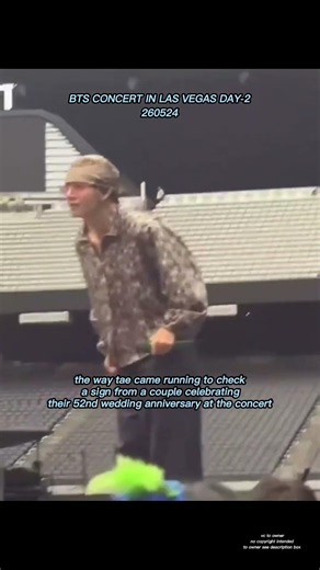 the way tae came running to check a sign from a couple celebrating their 52nd wedding anniversary 🥺