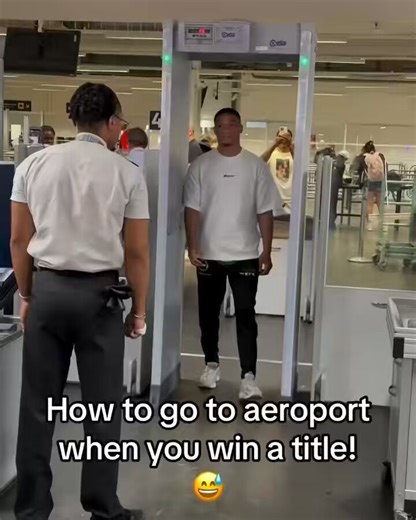 Airport security hits different with green & gold ✈️ 💚💛🎥 Uisma Lima
