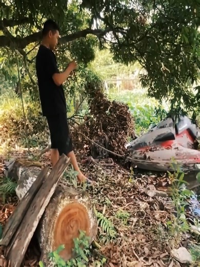 Recibió una moto acuática de 400 dólares para la familia de su novia #renovación#barco#abandonado#fabricación #repair