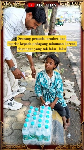 A YOUNG MAN'S KINDNESS TO A VENDOR WITH SPECIAL NEEDS #kindness #surprise #help #humanity