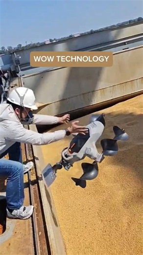 AMAZING ROBOT moves through tons of grain! 😱🤖🌾 #tech #engineering #industrial #manufacturing