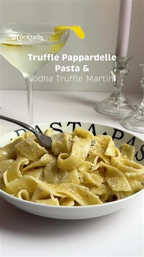 Comfort dish paired with a classy cocktail. 🍸 Pasta Ingredients (measure with your heart): * Pappardelle pasta * Truffle butter * Onion powder * Garlic powder * Heavy cream * Pasta water * Black truffle cheese * Truffle salt * squeeze of lemon juice Truffle Vodka Martini: * 2 & 1/2 oz. plain vodka or truffle vodka * 1/4 oz. dry vermouth swished around the glass then discarded * drops of truffle oil on top * lemon twist for garnish #truffle #pasta #cocktails #martini #vodka