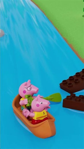 ¡Carrera de obstáculos en CANOA! 🛶 #LosCuentosdePeppalaCerdita #Shorts #LEGODUPLO