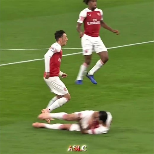 The art of passing by Mesut Özil.🐐👑🇩🇪 #Mesutözill #football #edit #goal #worldcup #foryou