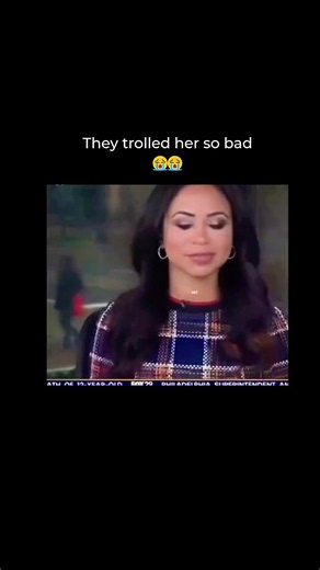 This video captures a hilariously chaotic live broadcast where a news anchor's plaid top becomes the ultimate target of on-air trolling by her co-hosts. The clip kicks off with her co-anchor pointing out the striking resemblance between her shirt and an old plaid sofa shown on screen, joking,
