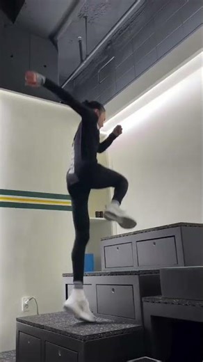 Building strength off the ice to shine on it. 🤩 📹:da_specialist_ #Olympics #MilanoCortina2026