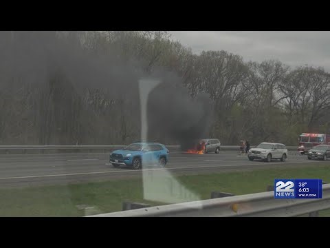 Holyoke crews called to vehicle fire on I-91 northbound