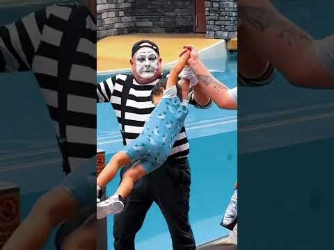 Hilarious Moments With Tom The SeaWorld Mime