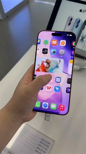 iPhone 17 Pro Max Cosmic Orange 🧡 Hands-On – Most Unique iPhone Ever? 😳🔥