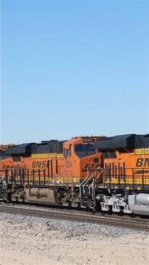 Spotting a Heavy BNSF Train in the Desert #trainspotting #freighttrain