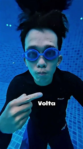 Nuotare Sott’Acqua Come un Professionista! 🏊‍♂️😱🐱