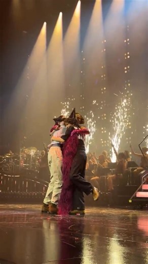 One proud mama! Jennifer Lopez rang in the new year on stage with her 17-year-old twins Emme and Max on the opening night of her Las Vegas residency! ✨ 🎥: @jlo | HELLO!