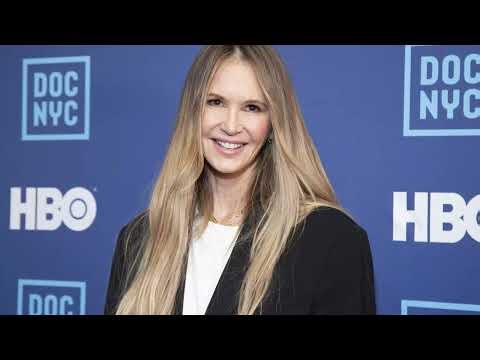 Elle Macpherson Shows It All—You’ll Want To Be Alone