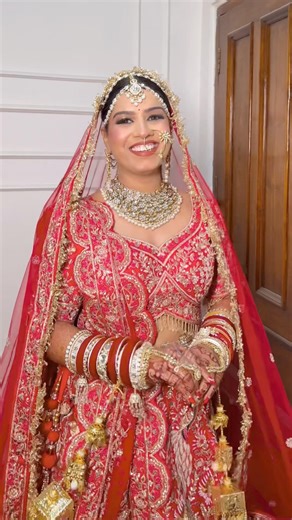 Smiley face to a bride is the best #bridalmakeup