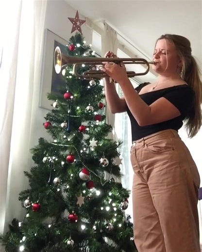 Poppy Daniels - TRUMPET! 🤩🎺🎉 Tag a friend! 💯 ► @poppydaniels__ . For more follow @trumpetband 👈🏻 . . #jazz #jazztrumpet #jazztrumpeter #trumpet #trumpetband