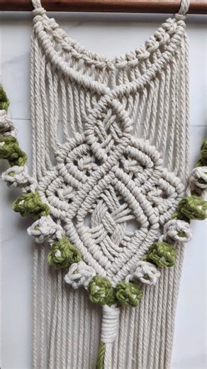 Macrame Wall Hanging #macramewallhanging #wallhanging #walldecor #macrame #diymacrame #beginners