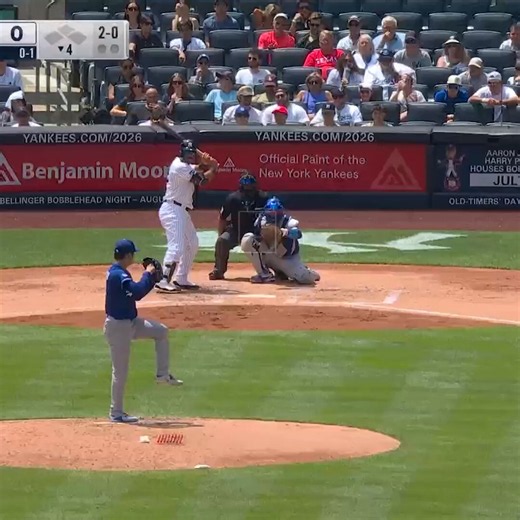 Trent Grisham leaves the yard and makes it a 1-run game for the @Yankees!