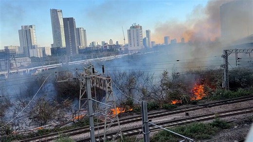 Firefighters tackle bushfire near Stratford station