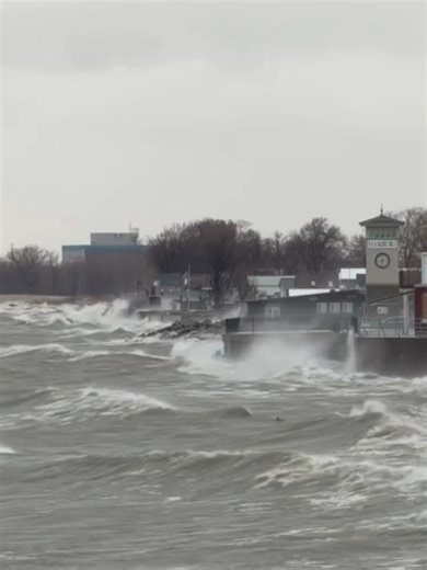 WAVES LASH SHORELINE 🌊: Frigid waves from Lake Erie lash the shore of Hamburg, New York amid strong winds and snow showers. Video shows footage of crashing waves and whipping winds, which sent water into a parking lot.
