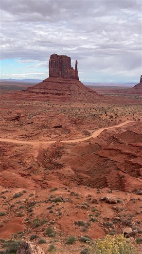 Monument Valley Travel Guide — Navajo Lands & Photo Spots